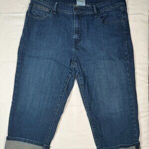 (14) LEVI Blue Jean Capris Like New